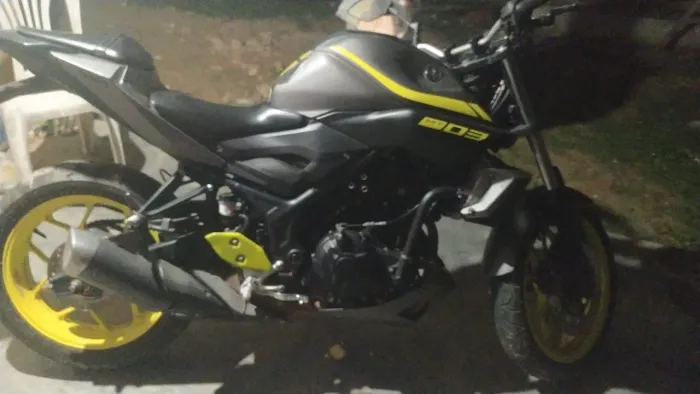 Vende uma moto ótima pra quem ama anda e passar muito. Enterrado chama no ZAP *71