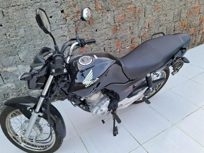 Único dono 2021 15 000 km rodados.