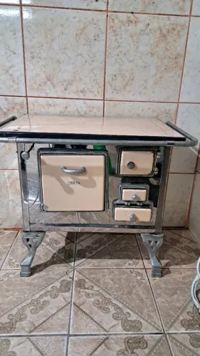 Fogão a Lenha em Inox em Excelente Estado 