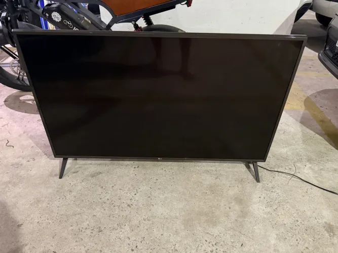 TV LG 49? RETIRADA PEÇAS