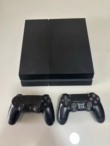PlayStation 4 1TB + 2 Controles Originais DualShock 4