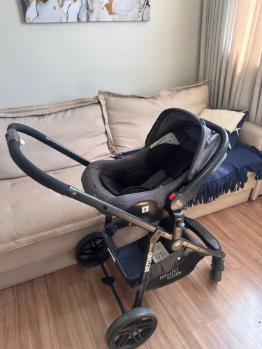 Bebê Conforto com Moisés