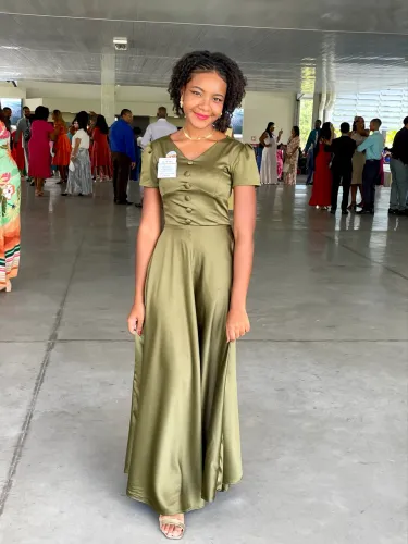 Vestido de Festa Longo Verde Oliva com Botões - Estilo Modesto