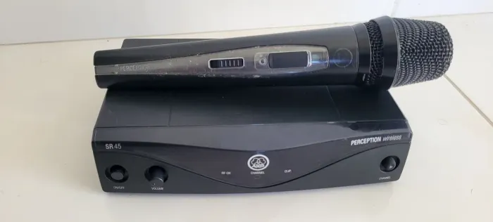 Microfone sem fio akg sr45