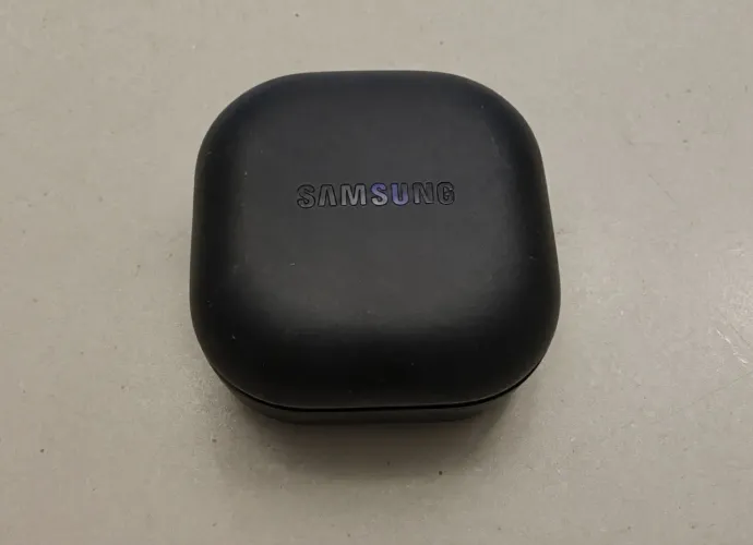Skin / Adesivo Gadgetshieldz p/ Galaxy Buds 2 Pro - Black Leather (Material 3M) - Novo