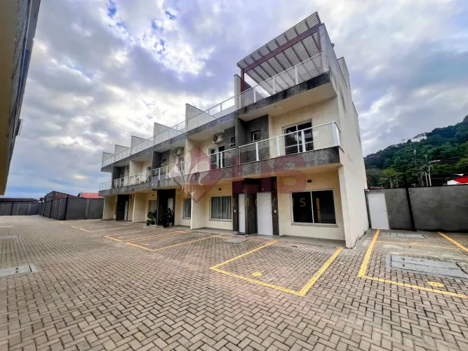Anúncio de triplex novo para locação definitiva no centro de Caraguatatuba!