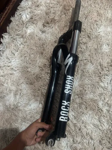 Suspensão rock shox