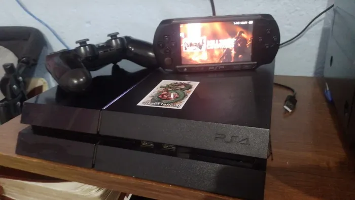 Playstation 4 e PsP strett