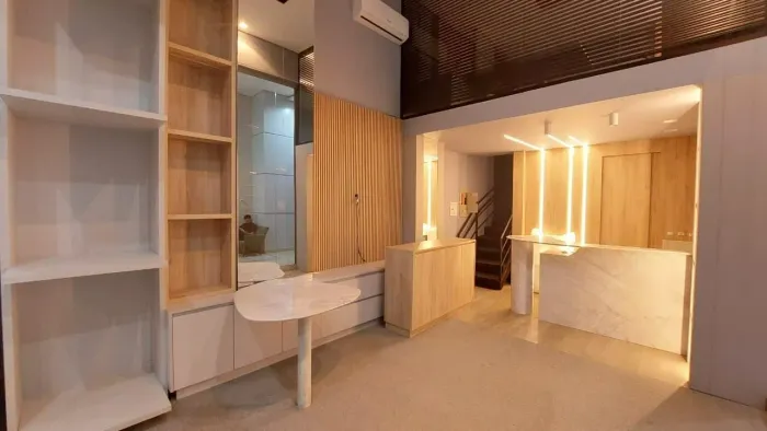 Sala Comercial com Mezanino Auguel Anual no Riviera Business & Mall Praia Brava
