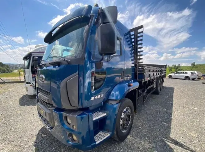 Ford Cargo 2423 2016 6x2 unico dono