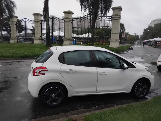 Peugeot 208 Active/active Pack 1.5 Flex 8V 5P 2014