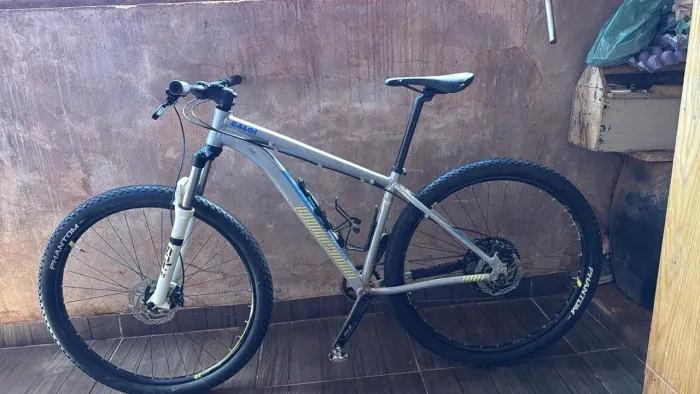Bicicleta aro 29 com grupo de 12 perfeita pra mtb