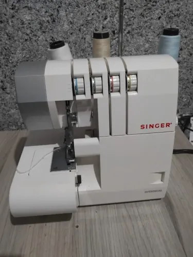 Ultralock Singer perfeita 110/220 volts testo na hora dependendo entrego!