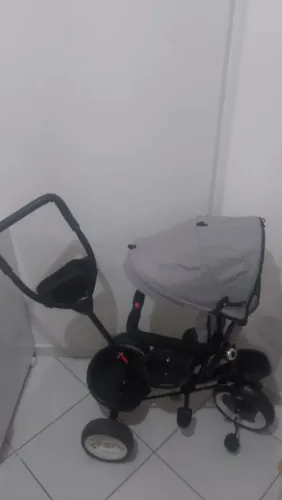 Carrinho de bebê triciclo