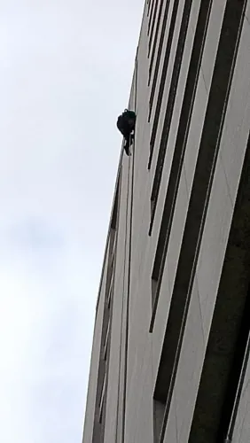 faço serviço de pintura predial na fachada lavando trocando pastilhas juntas d dilatação 