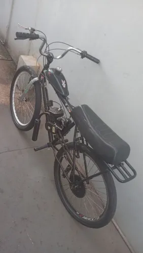 Vendo bicicleta motorizada... Tô precisando só colocar o gás é andar