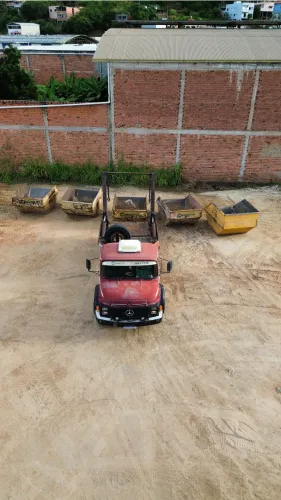 Caminhão 1513 Poliguidaste com 17 caçambas 