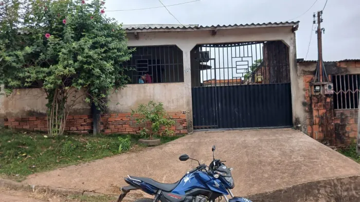 Vende-se Casa