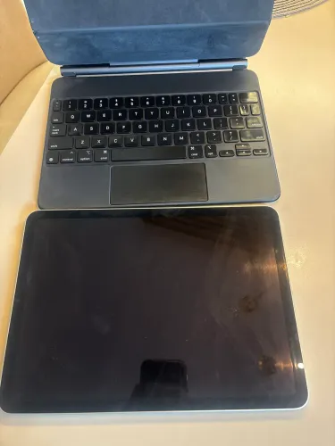 iPad Air + Magic Keyboard Apple (Combo Completo) - Excelente Estado