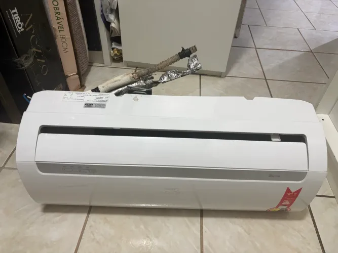 Ar-Condicionado Split Midea Springer 9.000 BTUs 220V (Condensador precisa de reparo)