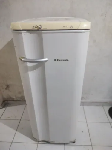 Geladeira Eletrolux 280 litros