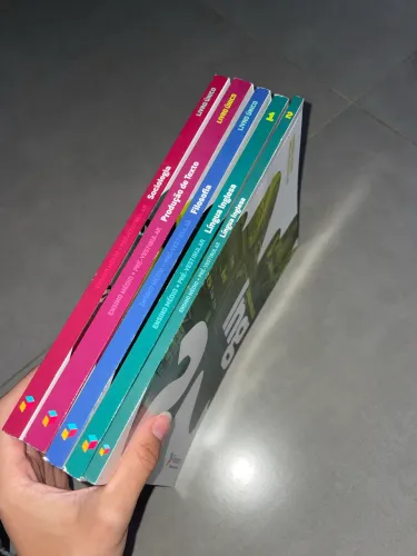 Livros Pré-Vestibular - Sociologia, redação, filosofia e inglês