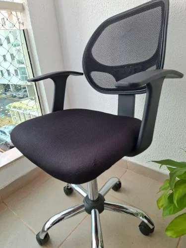 Cadeira de escritório giratória com rodinhas