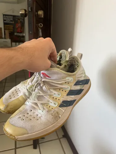 Tênis adidas stabil