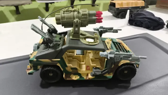 G.I. JOE BRAWLER HUMVEE ASSAULT JEEP (2002) - INTACTO COM TODOS OS ACESSÓRIOS