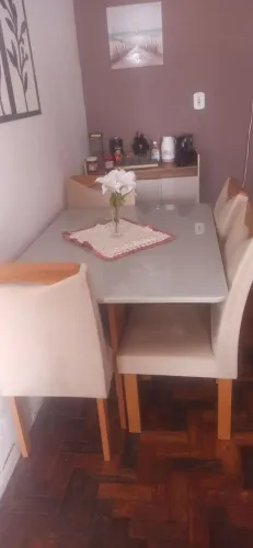 Mesa de jantar 4 cadeiras 