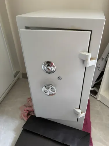 Cofre semi novo
