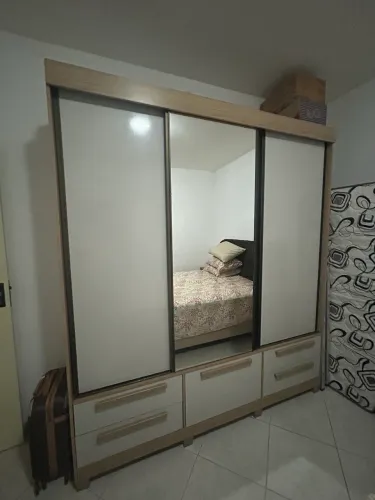 Guarda Roupas com espelhão