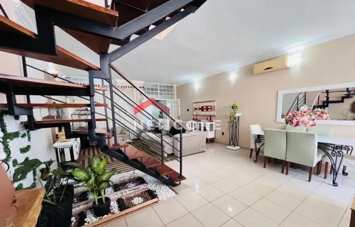Casa em Rua Primeiro Centenário de Jambeiro - Jardim Amália - Caçapava/SP