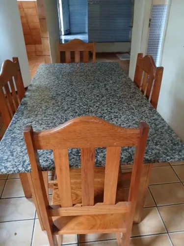 Vendo essa mesa c 4 cadeiras