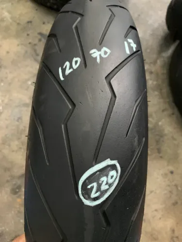 Pneu Dianteiro de Esportiva 120/70/17 Pirelli