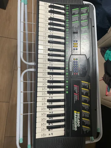 Teclado Cássio quebrado