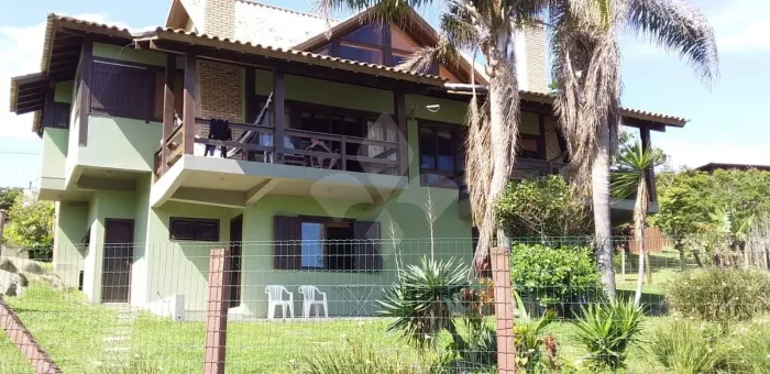 Casa com 8 dormitórios a Beira Mar na Praia da Vigia - Garopaba/SC