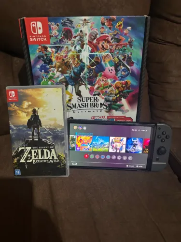 Nintendo Switch OLED Edição Super Smash Bros + Zelda BOTW + Kit Skull & Co