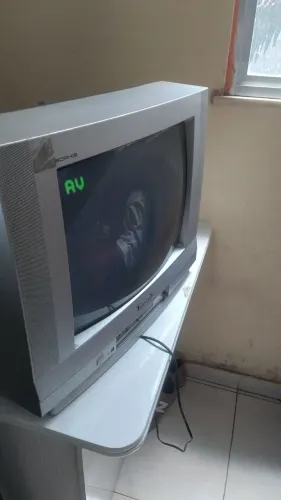 Vendo essa TV tubo funcionando precisa controle e conversor . 70 reais aceito pix