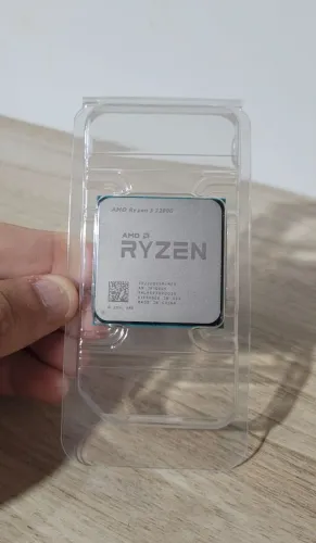 Ryzen 3 2200G (Placa integrada Vega 8)
