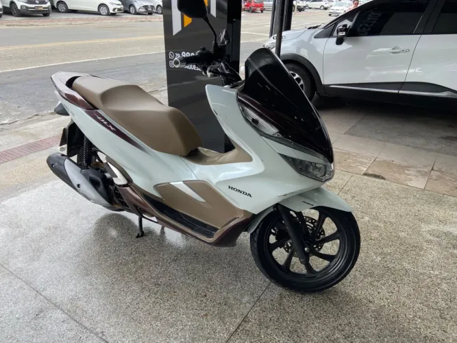 HONDA PCX DLX 2021 COM APENAS 30.000 km pra vender logo