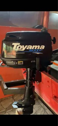 Vende-se Barco com motor