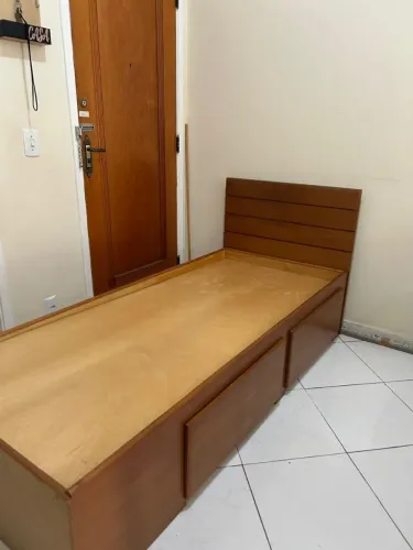 Cama solteiro de madeira pura