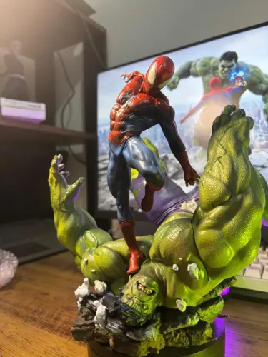 SPIDER-MAN X HULK - ESTATUETA EM RESINA