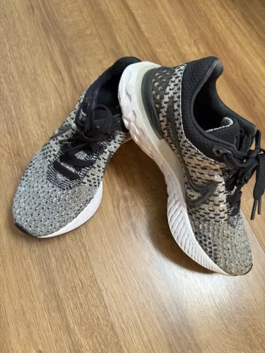 Tênis nike cinza 36