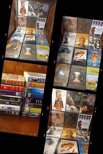 Vendo coleção de 15 DVDs originais usados, em ótimo estado de conservação,