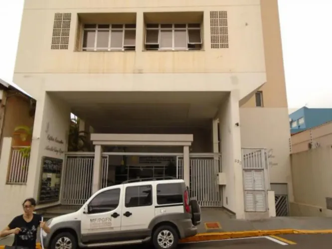 Salas comerciais no condomínio Edif. Comercial Amelia Esper em Presidente Prudente