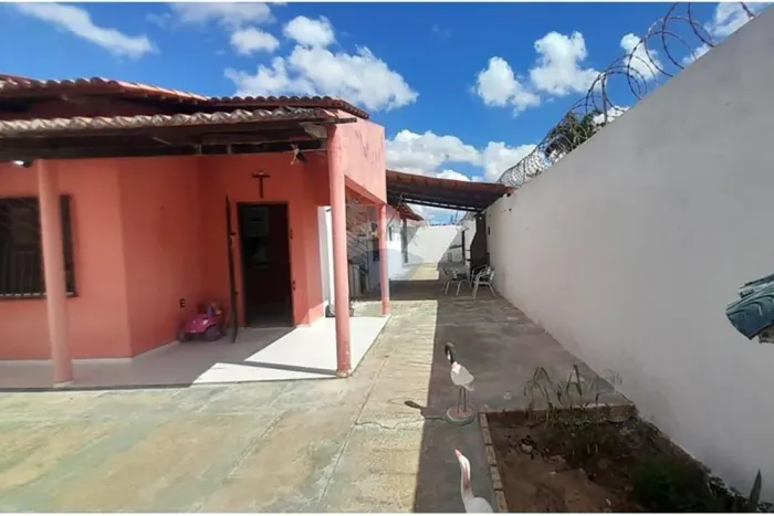 Casa Nova: 2 Quartos, Ótima Localização, Aceita Financiamento
