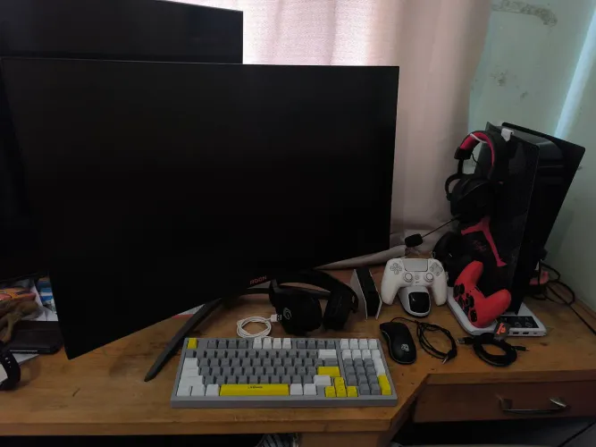 PS5 2TB + MONITOR 32 165HZ + SSD + 3 CONTROLES + MOUSE TECLADO E HEADSET WIRELESS+ OUTROS