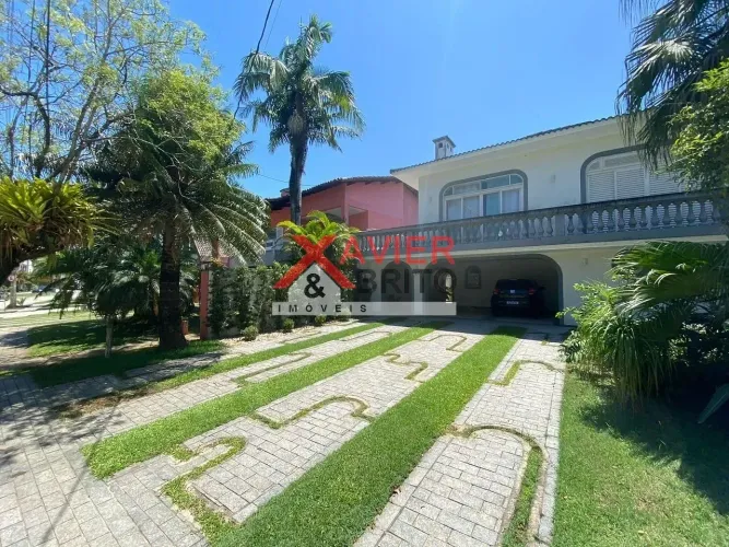 Casa 4 Suítes na Riviera de São Lourenço - 492m² com Piscina em Condomínio Fechado